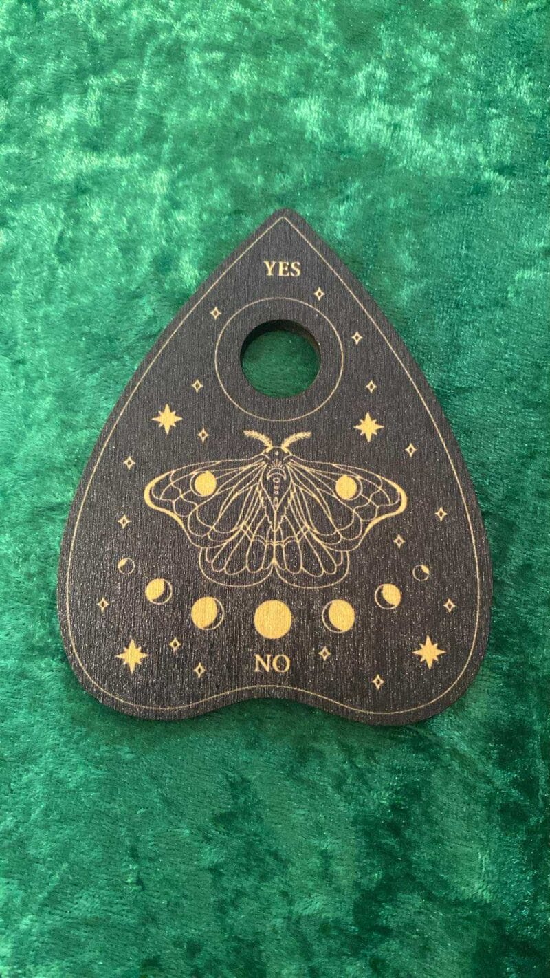 Moth witch plec
