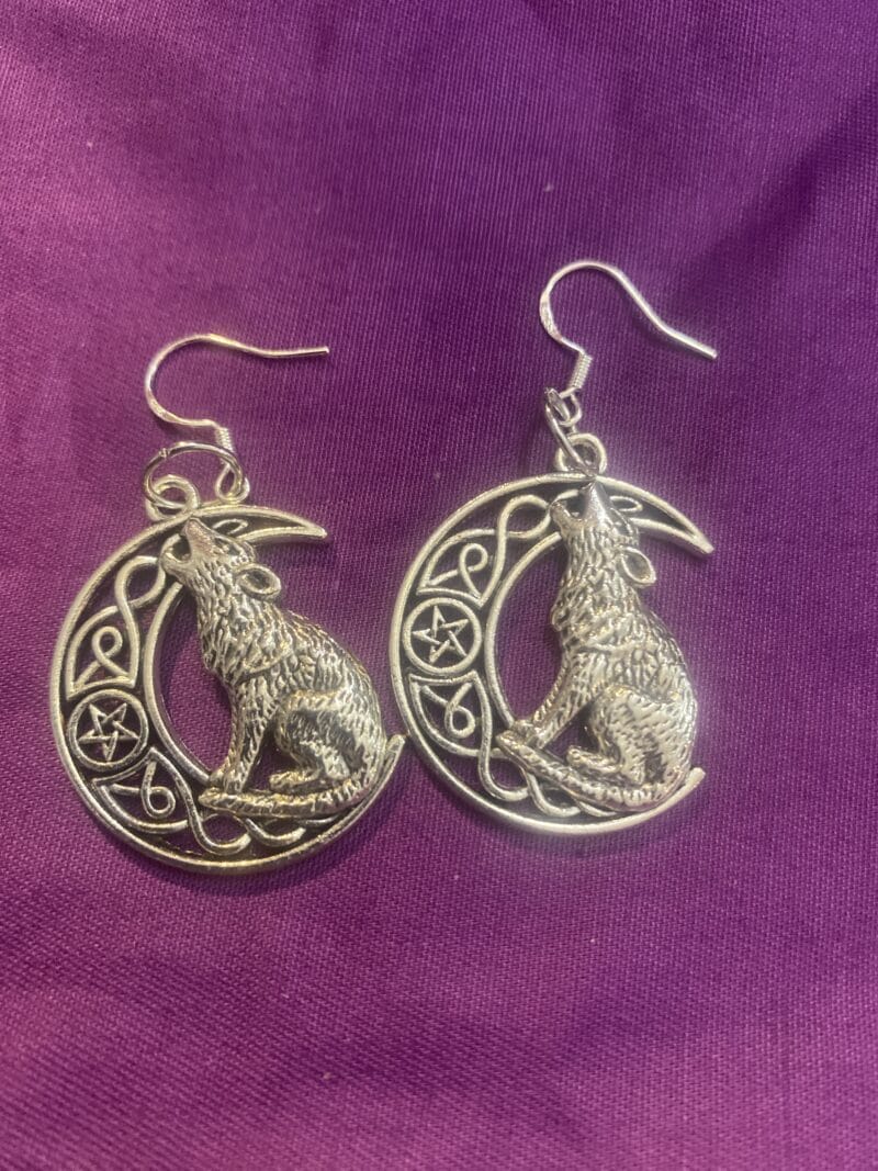 Howling wolf Earrings